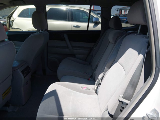 Toyota Highlander Base V6