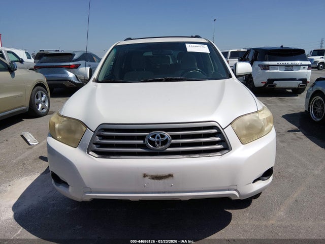 Toyota Highlander Base V6