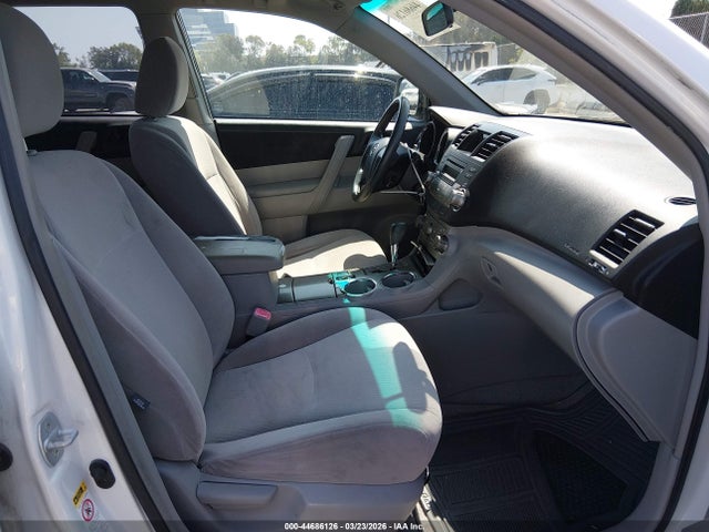 Toyota Highlander Base V6