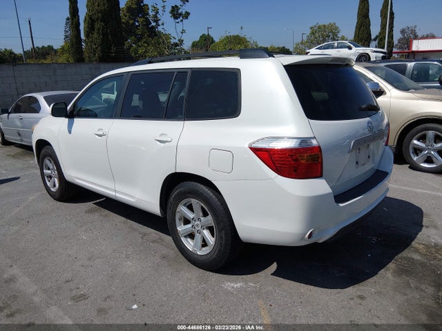 Toyota Highlander Base V6
