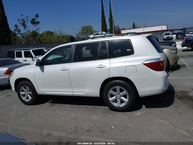 Toyota Highlander Base V6
