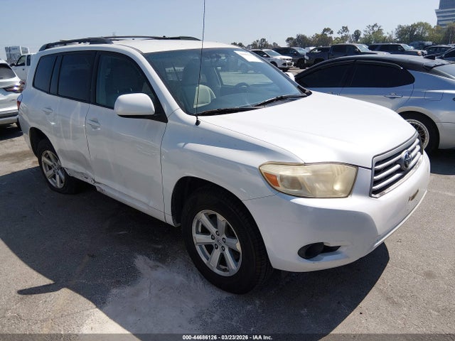 Salvage Toyota Highlander Image