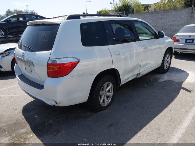 Toyota Highlander Base V6