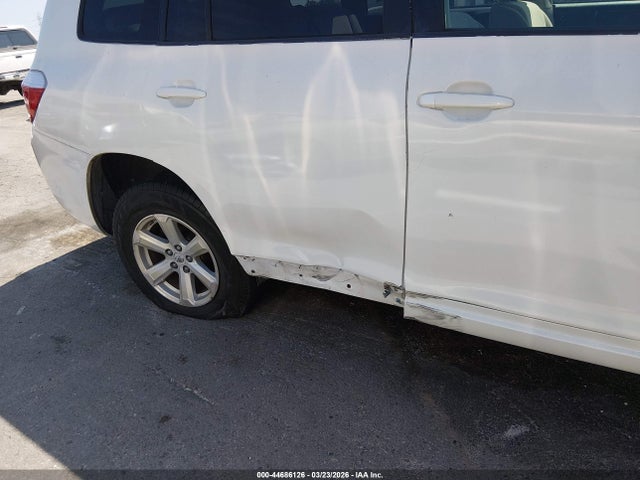 Toyota Highlander Base V6