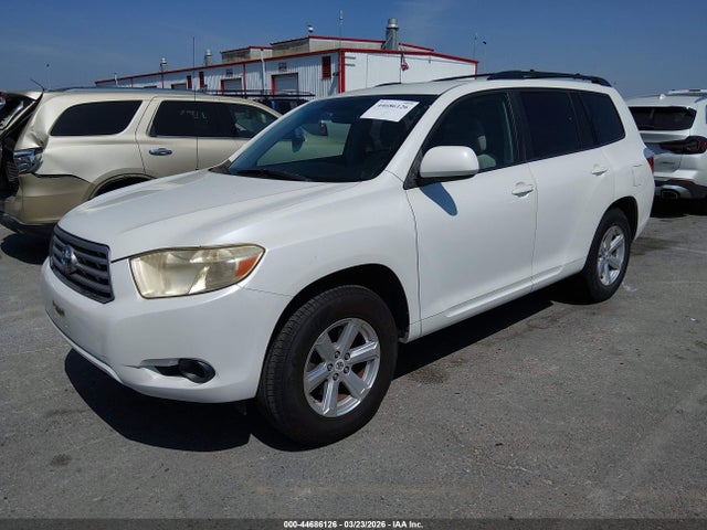Toyota Highlander Base V6
