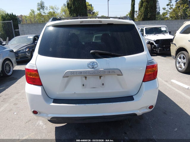 Toyota Highlander Base V6