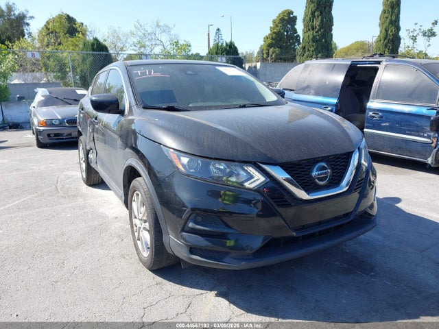 Salvage Nissan Rogue Image