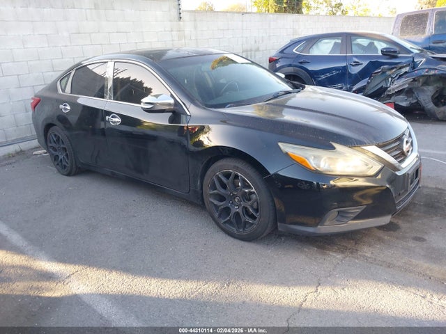 Salvage Nissan Altima Image