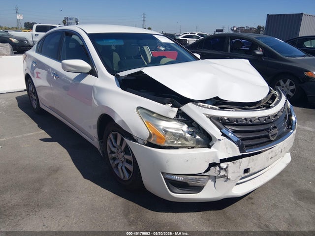 Salvage Nissan Altima Image