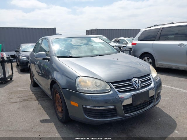 Salvage Volkswagen Jetta Image