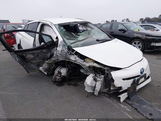 Salvage Toyota Prius Image
