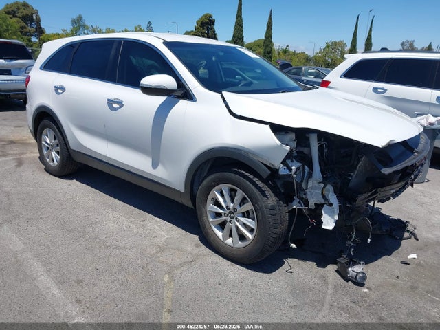 Salvage Kia Sorento Image