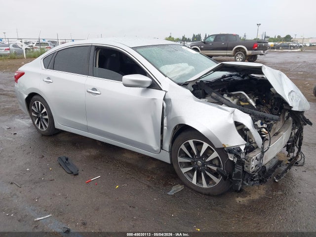 Salvage Nissan Altima Image