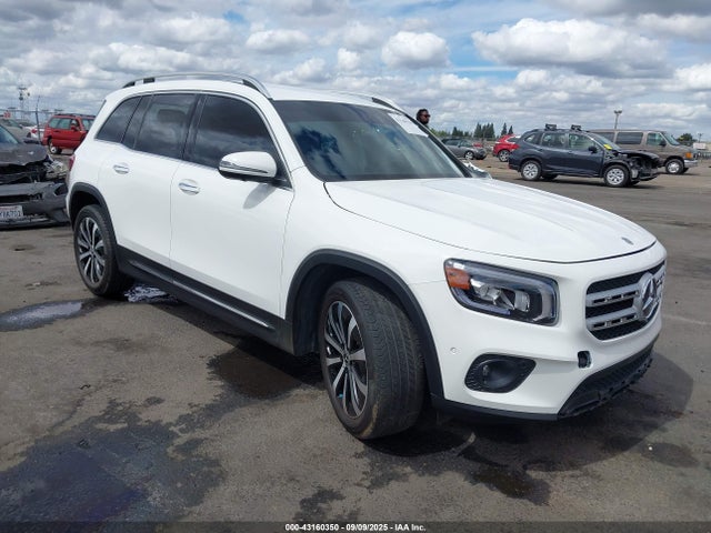 Salvage Mercedes-Benz GLB Image