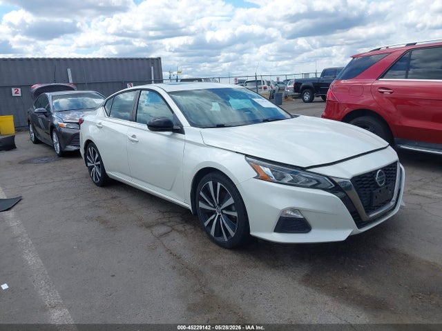 Salvage Nissan Altima Image