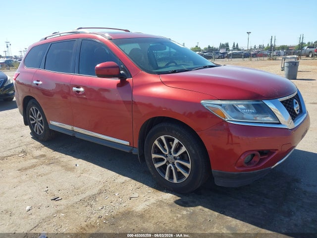 Salvage Nissan Pathfinder Image