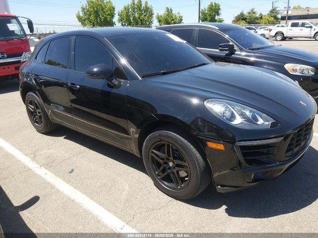Salvage Porsche Macan Image