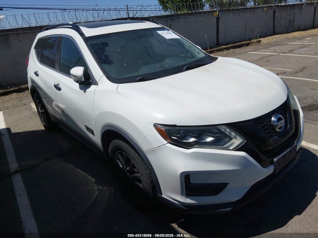 Salvage Nissan Rogue Image