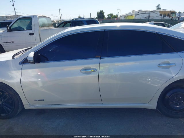Toyota Avalon Hybrid Limited