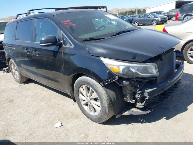 Salvage Kia Sedona Image