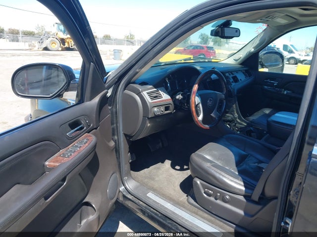 Cadillac Escalade Standard