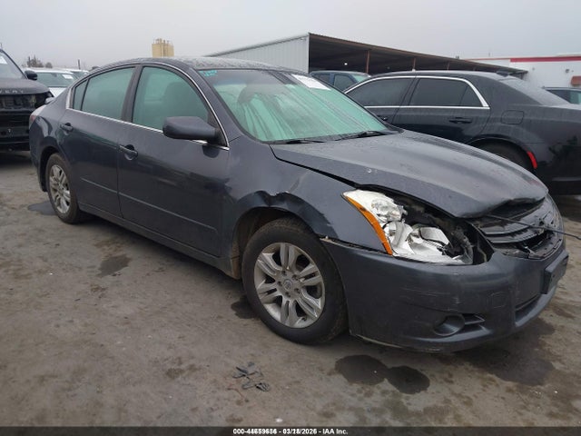 Salvage Nissan Altima Image