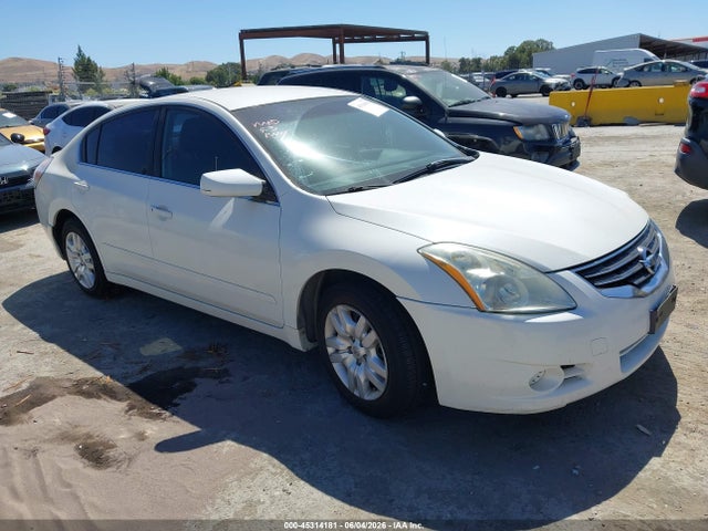 Salvage Nissan Altima Image