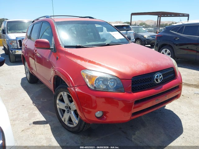 Salvage Toyota RAV4 Image