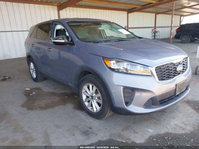 Salvage Kia Sorento Image