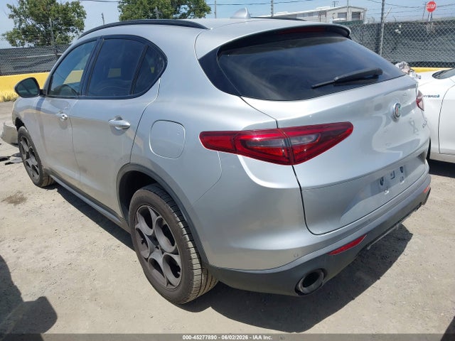 Alfa Romeo Stelvio Sport Rwd