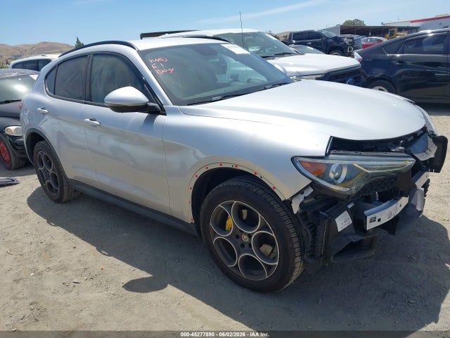 Salvage Alfa Romeo Stelvio Image