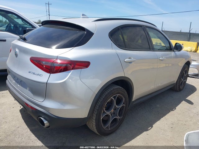 Alfa Romeo Stelvio Sport Rwd