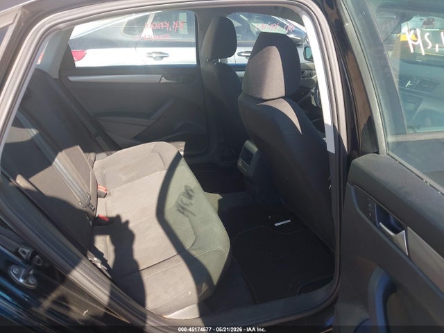 Volkswagen Passat 1.8t S