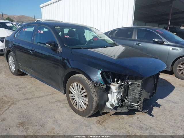 Salvage Volkswagen Passat Image