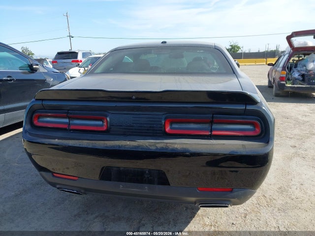 Dodge Challenger Sxt