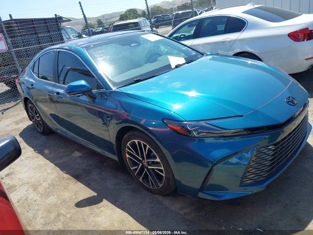 Salvage Toyota Camry Image