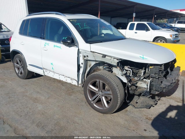 Salvage Volkswagen Tiguan Image