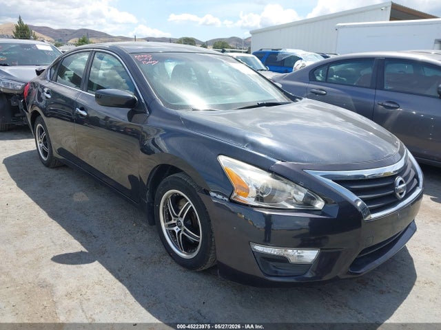 Salvage Nissan Altima Image