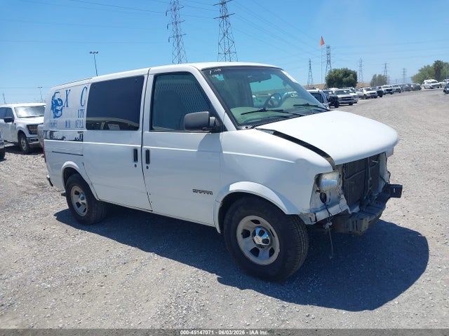 Salvage GMC Safari Image