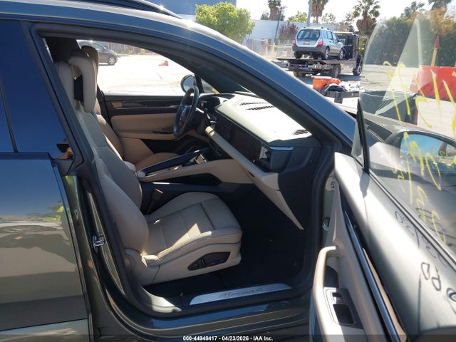 Porsche Macan Electric 4