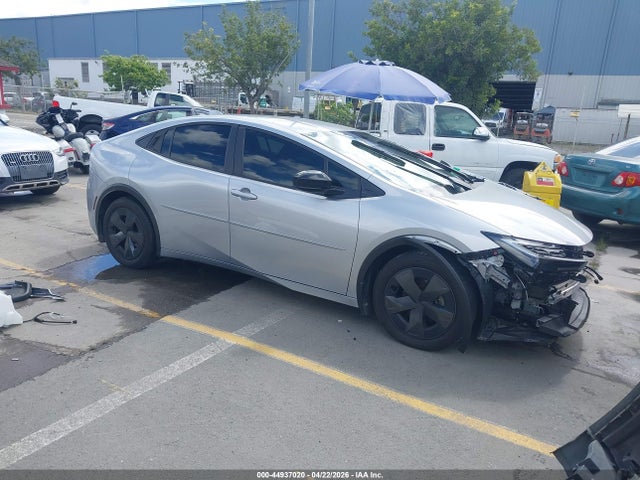 Salvage Toyota Prius Image