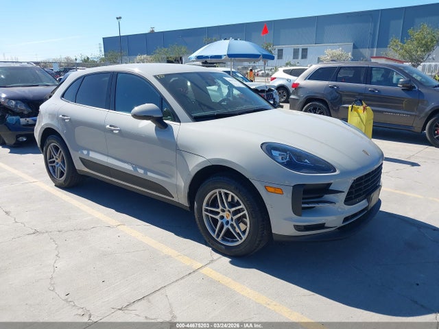Salvage Porsche Macan Image
