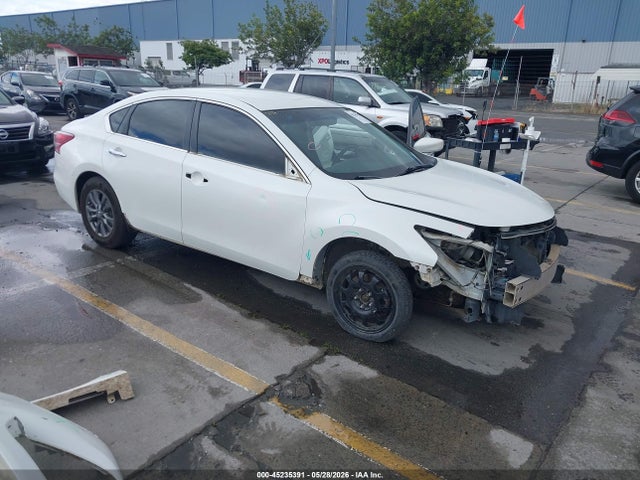 Salvage Nissan Altima Image