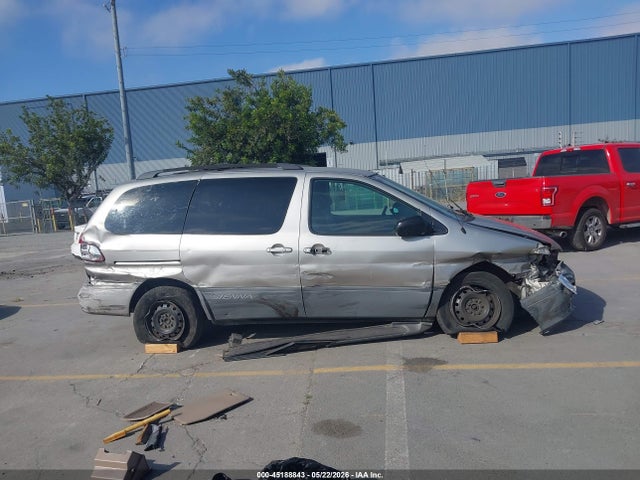 Toyota Sienna Le