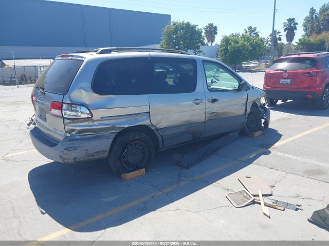 Toyota Sienna Le