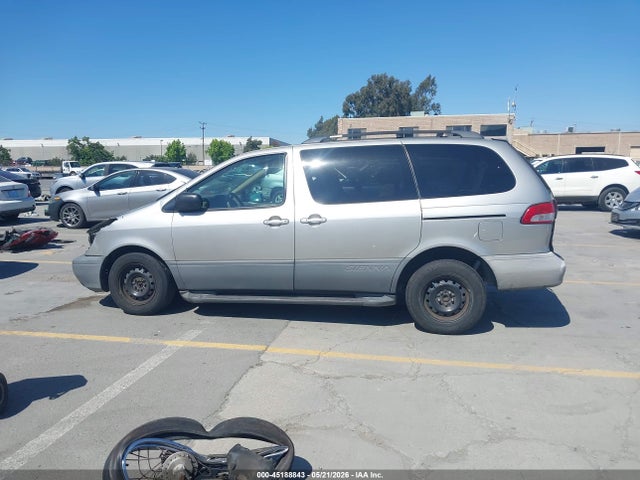 Toyota Sienna Le