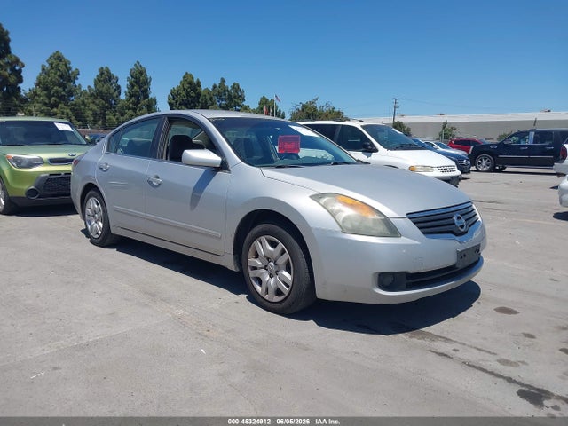 Salvage Nissan Altima Image