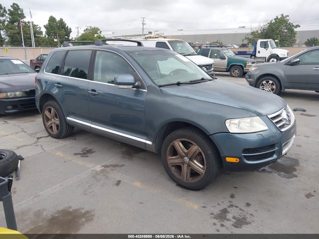 Salvage Volkswagen Touareg Image