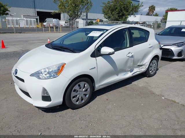 Toyota Prius c Three