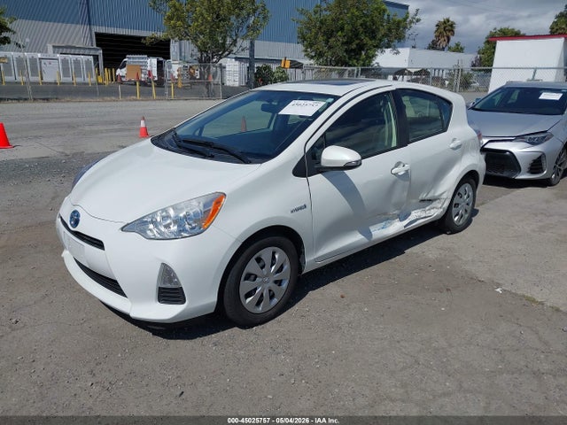 Toyota Prius c Three